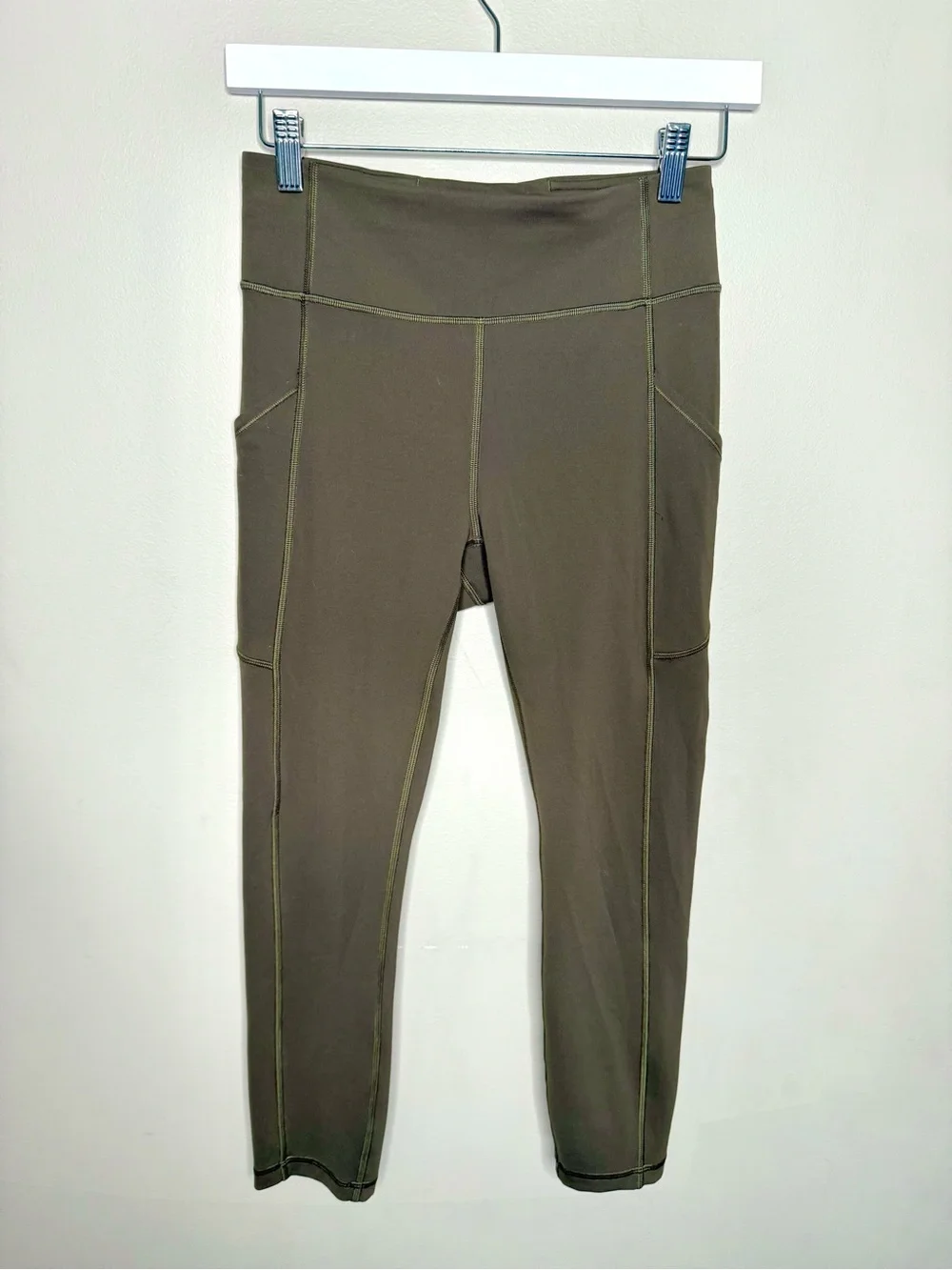 Lululemon Fast & Free Crop Olive Green Leggings Pockets Size 6